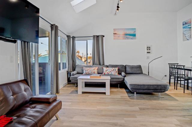 Detail Gallery Image 19 of 25 For 3715 Mission Bld, San Diego,  CA 92109 - 3 Beds | 2 Baths