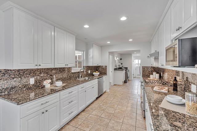 1081 Oak Street, Hollister CA: https://media.crmls.org/mediaz/ccdfa96e-1d31-46f3-aa5d-b3ef5f65bd54.jpg