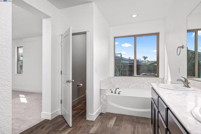 115 Lemon Blossom Ln, Patterson CA: https://media.crmls.org/mediaz/ccdfcb94-3196-4caa-954b-5c0451b5c93e.jpg