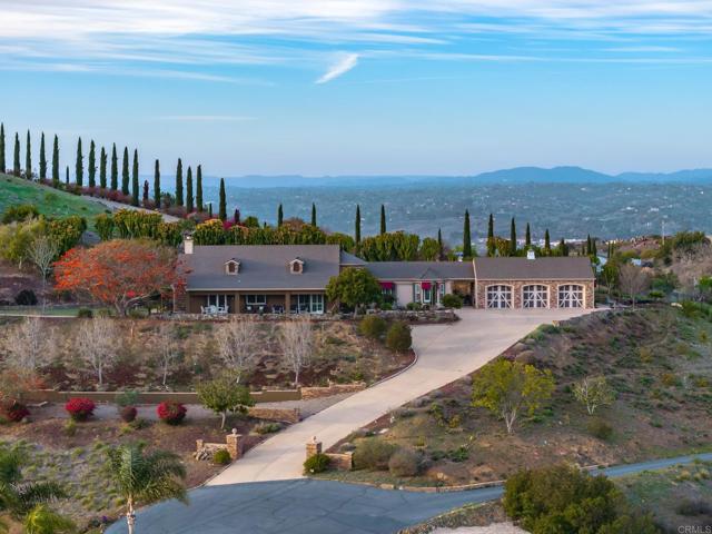 30419 Canyon Estates Road, Vista CA: https://media.crmls.org/mediaz/ccdfd79d-21d3-49c6-adb8-a8ed4584fe6d.jpg
