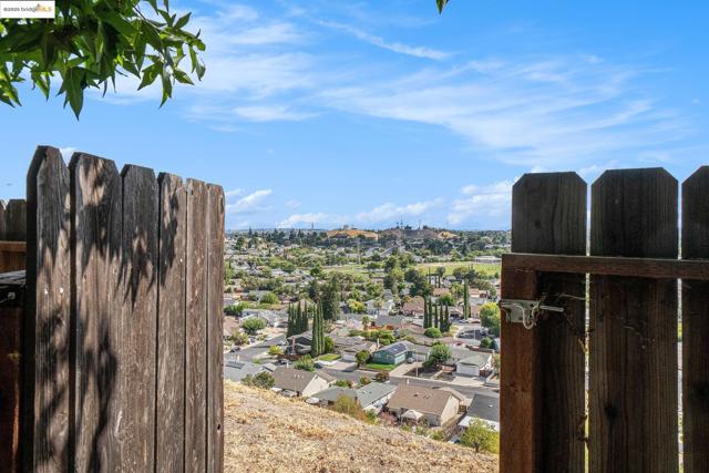 3523 Tabora Drive, Antioch CA: https://media.crmls.org/mediaz/ccdfe70d-92f2-4548-a5a8-26d6c2a55f61.jpg