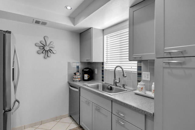 Image 9 of 35 For 2180 Palm Canyon Drive 34