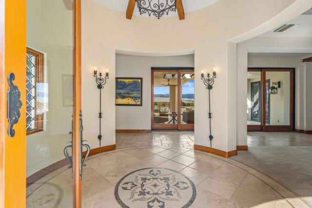 31 Hillcrest Drive, Rancho Mirage CA: https://media.crmls.org/mediaz/cce0c44e-9787-4ddd-805d-fd0e643661c7.jpg