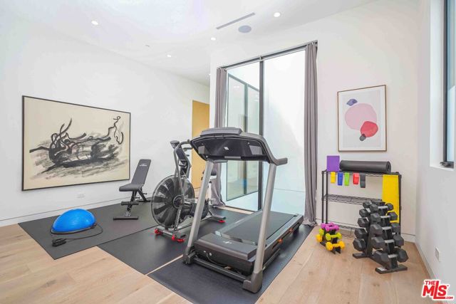 832 N Sierra Bonita Avenue, Los Angeles CA: https://media.crmls.org/mediaz/cce0e502-cc98-4182-976a-d6faee6c5243.jpg