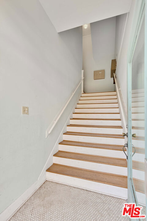 5121 1/2 EAGLE ROCK Boulevard, Los Angeles CA: https://media.crmls.org/mediaz/cce14e67-75e3-4be0-bb65-5e011246a3aa.jpg