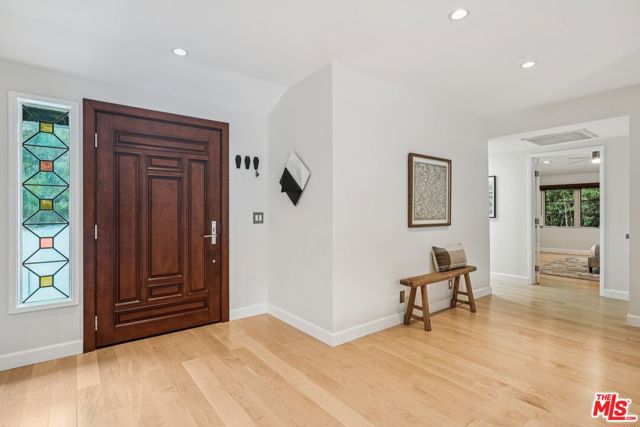 240 Oakhurst Lane, Arcadia CA: https://media.crmls.org/mediaz/cce1cd0b-c046-4394-91bb-33dba300e244.jpg