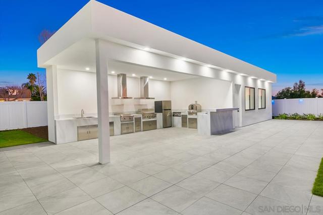 41955 Altanos Road, Temecula CA: https://media.crmls.org/mediaz/cce1dbc1-0279-4ff8-a739-4ba1be54b5a8.jpg