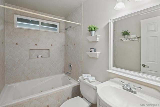 1614 Wesley Way, Vista CA: https://media.crmls.org/mediaz/cce2a54d-6690-4b6b-bb5c-42f3f1990ce0.jpg