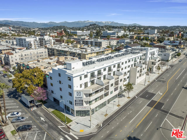 3977 Beverly Boulevard, Los Angeles CA: https://media.crmls.org/mediaz/cce2aaf2-67aa-47b2-a045-c103f743bfc6.jpg