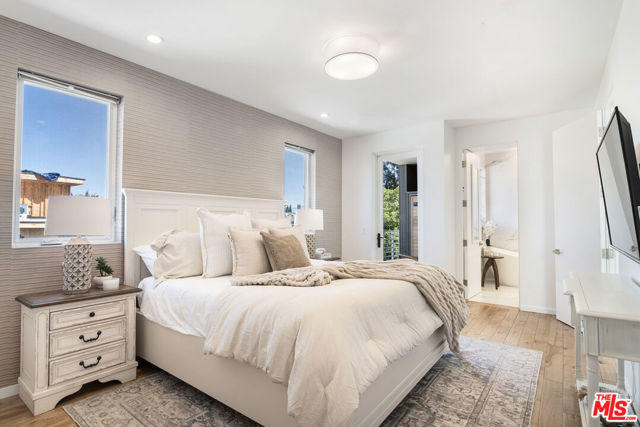 1623 S Bedford Street, Los Angeles CA: https://media.crmls.org/mediaz/cce2bf85-982f-4cd7-861e-e2f2a1f05296.jpg