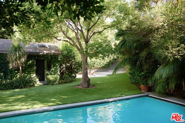 3949 Dixie Canyon Avenue, Sherman Oaks CA: https://media.crmls.org/mediaz/cce36162-8724-4b6d-8e8f-94ecd2352d49.jpg