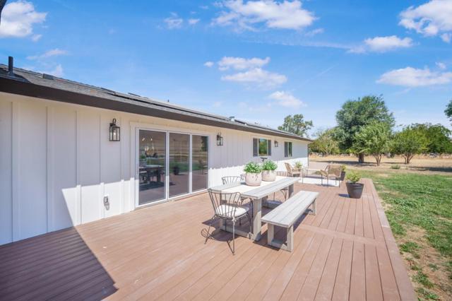 461 Morada Lane, Hollister CA: https://media.crmls.org/mediaz/cce38ac1-edc5-42fb-b5dc-ac3d63d134cc.jpg