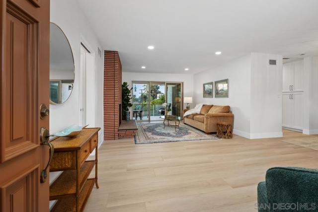 4386 Argos Dr, San Diego CA: https://media.crmls.org/mediaz/cce425b3-8b63-42fa-8a18-1fbd58adf367.jpg