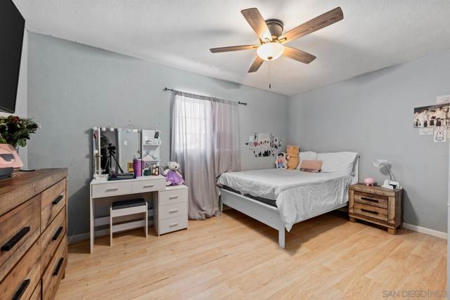 124 E View St, Fallbrook CA: https://media.crmls.org/mediaz/cce508ac-6aac-492d-b03e-8d70db4a2835.jpg