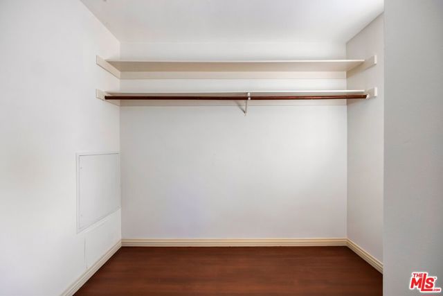 2562 Mandeville Canyon Road, Los Angeles CA: https://media.crmls.org/mediaz/cce5584e-48dc-44ab-939f-97bca1d8a69a.jpg
