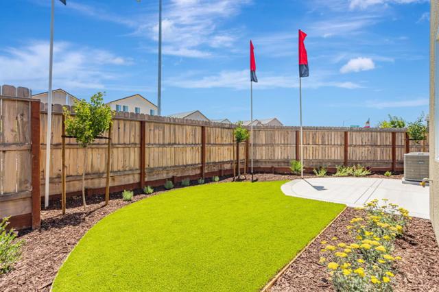 1153 Coyote Peak Way, Hollister CA: https://media.crmls.org/mediaz/cce5862c-75bb-478c-acff-88be2ac224e7.jpg