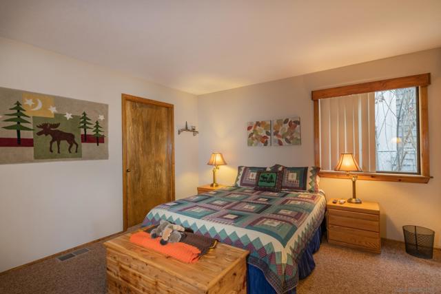 39470 Lake Dr, Big Bear CA: https://media.crmls.org/mediaz/cce61e1a-f135-4839-a01f-4f1f9b18f899.jpg