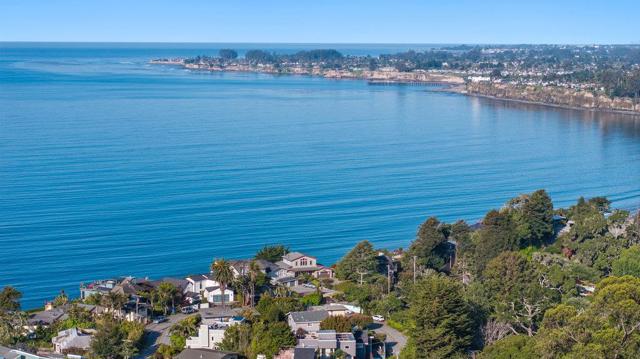 734 Seacliff Drive, Aptos CA: https://media.crmls.org/mediaz/cce6c032-22d3-47ee-b878-77f5546d0bb0.jpg