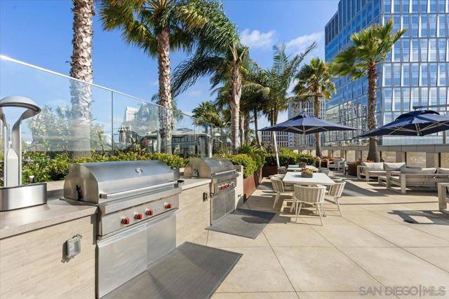 888 W E Street, San Diego CA: https://media.crmls.org/mediaz/cce709f1-1963-4739-85dc-24a4449919ab.jpg