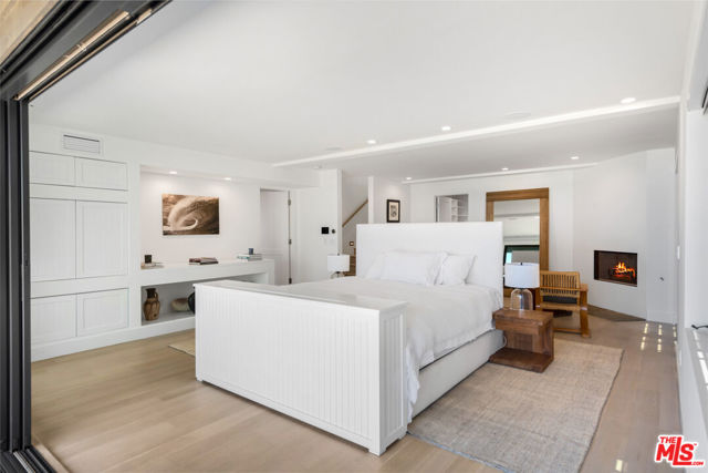 7089 Birdview Avenue, Malibu CA: https://media.crmls.org/mediaz/cce73b7a-f7d8-499c-bc78-5c3f208e2beb.jpg