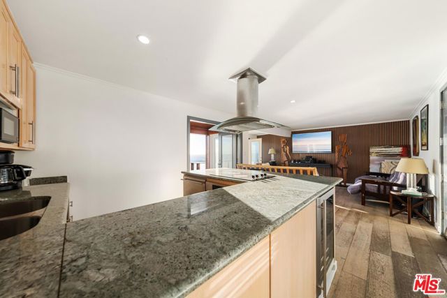 43000 Pacific Coast Highway, Malibu CA: https://media.crmls.org/mediaz/cce77d60-53f1-44bc-9cba-7047eab5b7ee.jpg