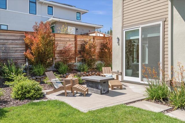 115 Wika Ranch Court, Redwood City CA: https://media.crmls.org/mediaz/cce7813f-bf13-467b-bf2f-52af034f91c9.jpg