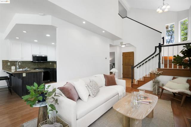 44765 Lynx Dr, Fremont CA: https://media.crmls.org/mediaz/cce7a1f6-623f-468e-99bf-1e2811294331.jpg