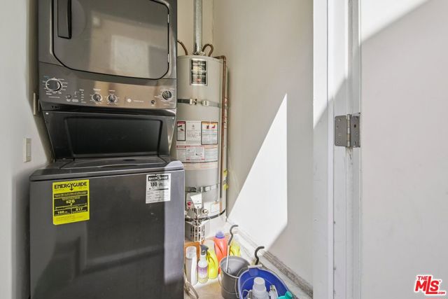 732 Washington Boulevard, Marina del Rey CA: https://media.crmls.org/mediaz/cce7a983-f9b1-4c7d-a806-7c4536716ab5.jpg