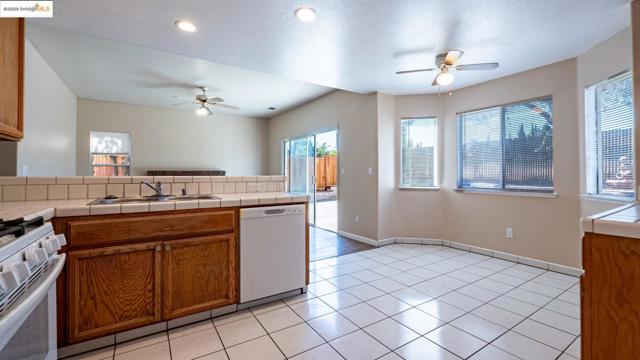 632 Burwood WAY, Antioch CA: https://media.crmls.org/mediaz/cce7cdcd-f6e1-49d1-b20e-dfc5b49844f0.jpg