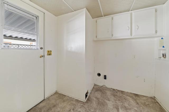024_Laundry Room & Side Entrance