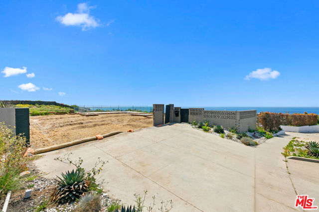 3530 Shoreheights Drive, Malibu CA: https://media.crmls.org/mediaz/cce92b32-daf1-4c69-a4e9-d263bd3d8585.jpg