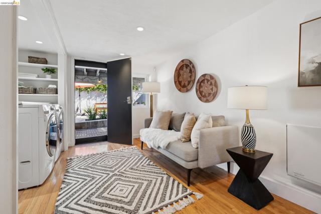 1509 Francis St, Albany CA: https://media.crmls.org/mediaz/cce9730d-c632-416f-af39-3a8b07216f52.jpg