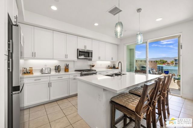 84621 Lago Breeza Drive, Indio CA: https://media.crmls.org/mediaz/cce97a81-3af6-415f-b04b-468a894d3a46.jpg