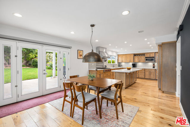22518 Jameson Drive, Calabasas CA: https://media.crmls.org/mediaz/cce9ef27-fb31-4607-8146-c59705104c3a.jpg