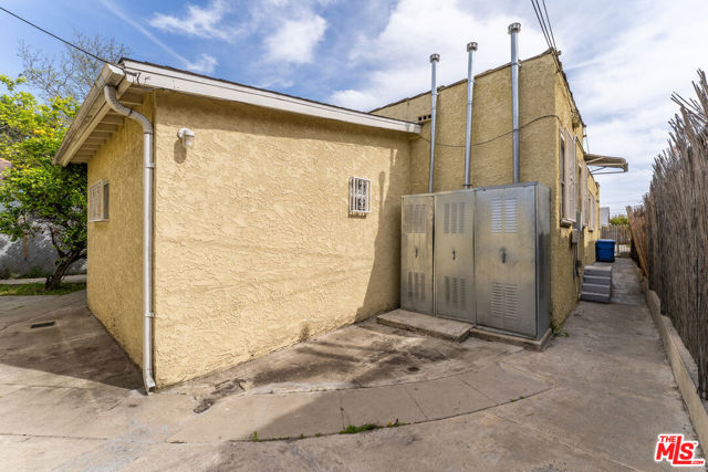 1723 W 52nd Street, Los Angeles CA: https://media.crmls.org/mediaz/ccea40f6-88fb-4d71-8a38-c6b27770a038.jpg