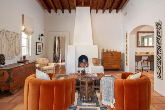 6977 Las Colinas, Rancho Santa Fe CA: https://media.crmls.org/mediaz/ccea822d-05c0-4c27-8e3e-4c9d3889a807.jpg