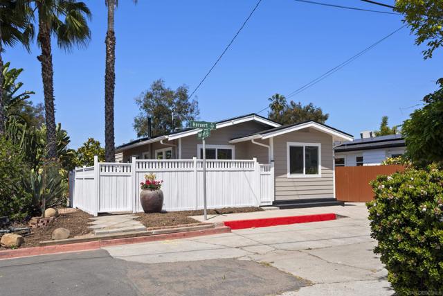 3675 Herbert St, San Diego CA: https://media.crmls.org/mediaz/ccea8bd6-712b-49bc-a751-b3cda1ce3894.jpg