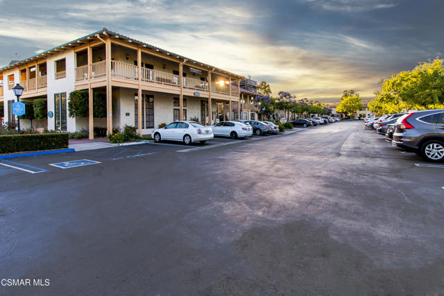2829 Shoreview Circle, Westlake Village CA: https://media.crmls.org/mediaz/cceaa3ff-e37e-4424-84c1-54600a575341.jpg