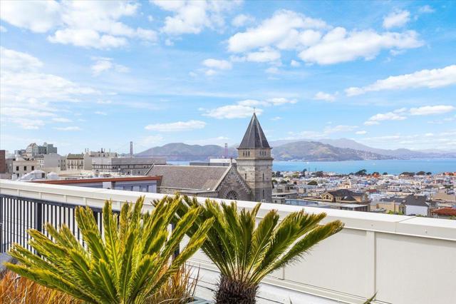 1645 Pacific Avenue, San Francisco CA: https://media.crmls.org/mediaz/cceaa8f1-e118-4374-87e5-b3e01e8c3e33.jpg