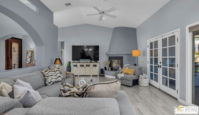 38610 Desert Mirage Drive, Palm Desert CA: https://media.crmls.org/mediaz/cceb4cc7-fa36-4b92-a635-0cb23f10e5d4.jpg