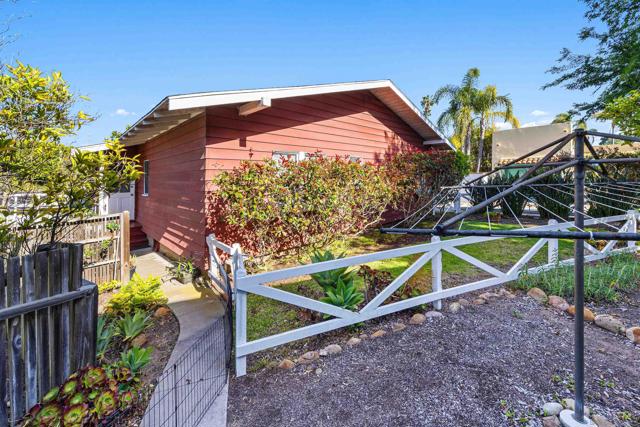 4229 Saint James Place, San Diego CA: https://media.crmls.org/mediaz/ccebc159-dfa9-46c3-a3bb-8d7161830189.jpg