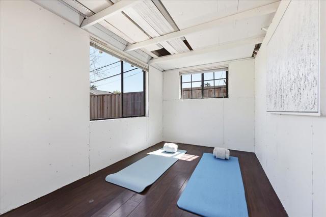 1019 Riverton Drive, San Carlos CA: https://media.crmls.org/mediaz/ccebcf4a-eb75-4d8e-acc5-36bf37d40655.jpg