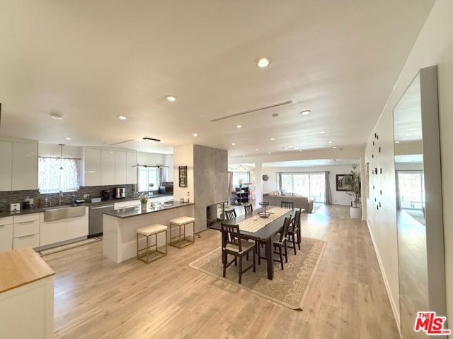 5720 Gentry Avenue, Valley Village CA: https://media.crmls.org/mediaz/ccec1ec7-bbc8-44f8-9b9e-e2ac5e5c7df7.jpg