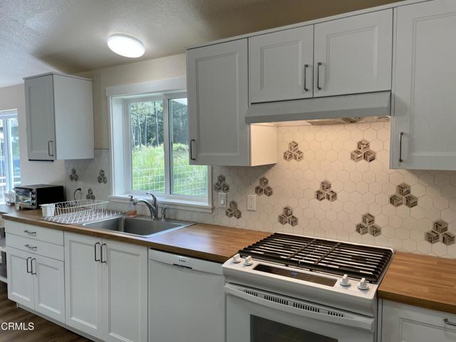 29331 Albion Ridge Road, Albion CA: https://media.crmls.org/mediaz/ccece028-4a00-4d17-acee-5eda3ecdd020.jpg