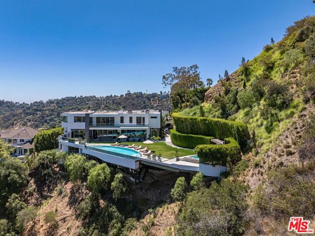 1740 Bel Air Road, Los Angeles CA: https://media.crmls.org/mediaz/cced015e-7d1b-4ff7-8ecc-7f220c4c4238.jpg
