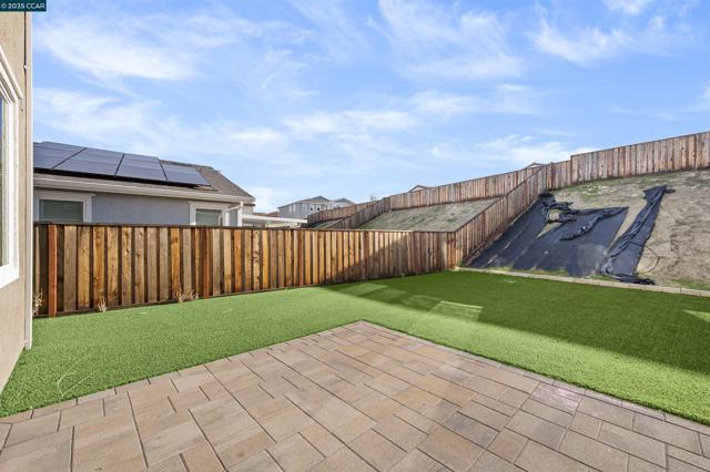 5541 Promontory Way, Antioch CA: https://media.crmls.org/mediaz/cced3eba-4ad8-4f3a-a665-0546ddae8787.jpg