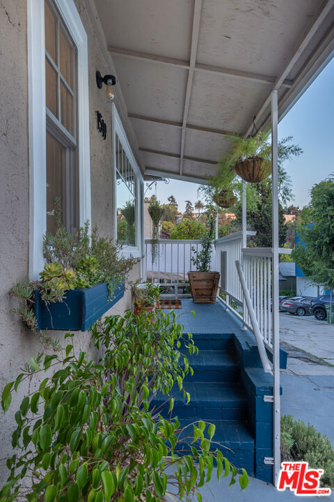 1519 Morton Terrace, Los Angeles CA: https://media.crmls.org/mediaz/cced4fe9-654e-4454-b768-b340c96452fa.jpg