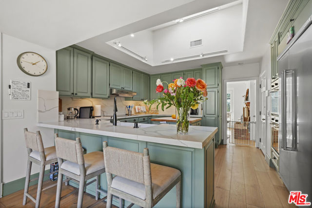 6052 Merritt Drive, Malibu CA: https://media.crmls.org/mediaz/ccee2550-b10b-409a-9ffd-bf8168831701.jpg