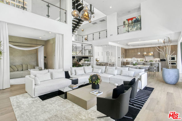 20472 W Windsor Lane, Porter Ranch CA: https://media.crmls.org/mediaz/ccee7f10-4bc5-4680-b8e7-035513b56548.jpg