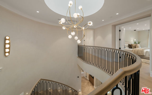 901 N Whittier Drive, Beverly Hills CA: https://media.crmls.org/mediaz/ccef31ee-6540-4e6a-9862-1c82bf72f400.jpg